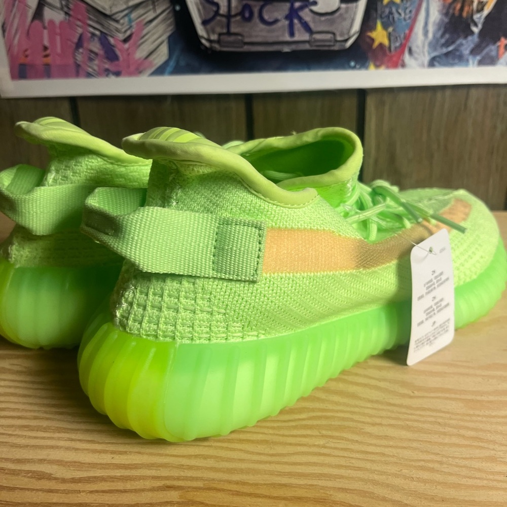 Yeezy 350 Glow - Picture 4 of 8